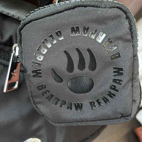 BEARPAW Crossbody/waist bag/fanny pack, double zip compartments + ear pod case - Picture 2 of 14